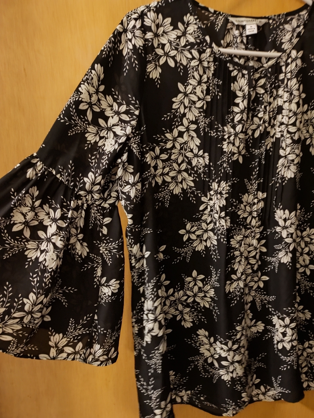 Black & White Floral Bell-Sleeve Women's Top